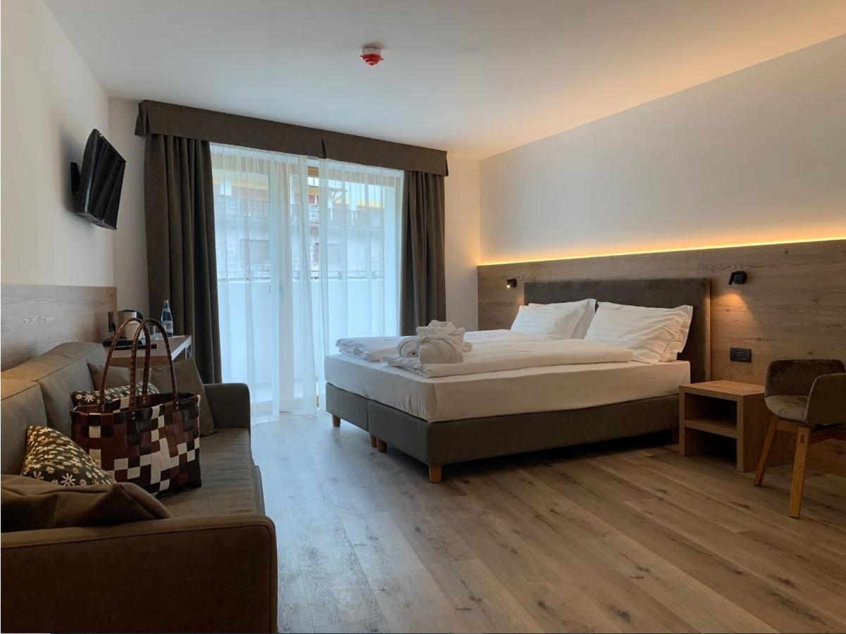 Hotel Miravalle Soraga Bagian luar foto