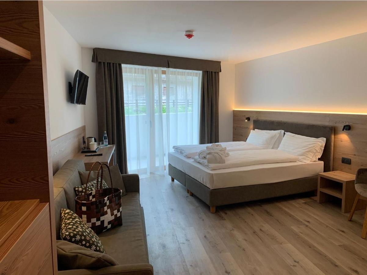 Hotel Miravalle Soraga Bagian luar foto
