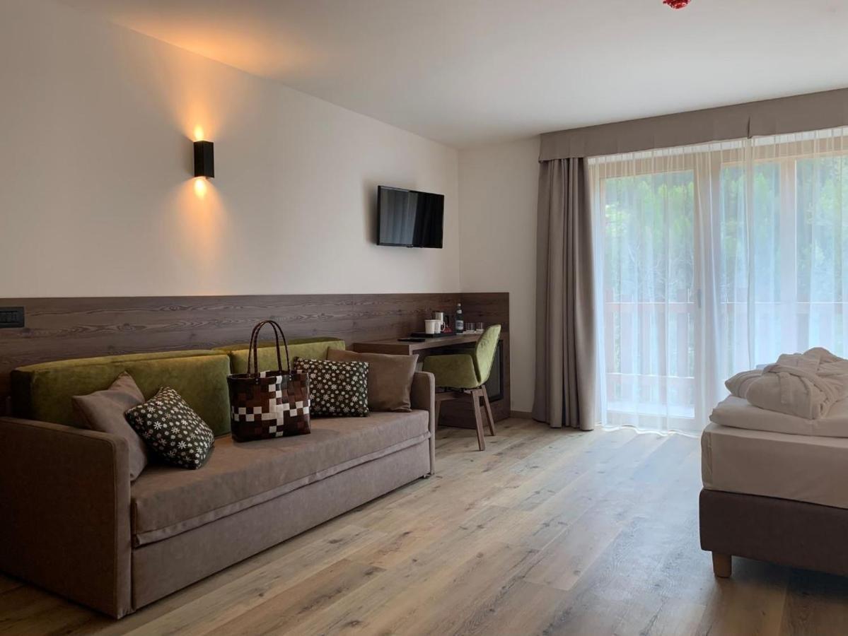 Hotel Miravalle Soraga Bagian luar foto