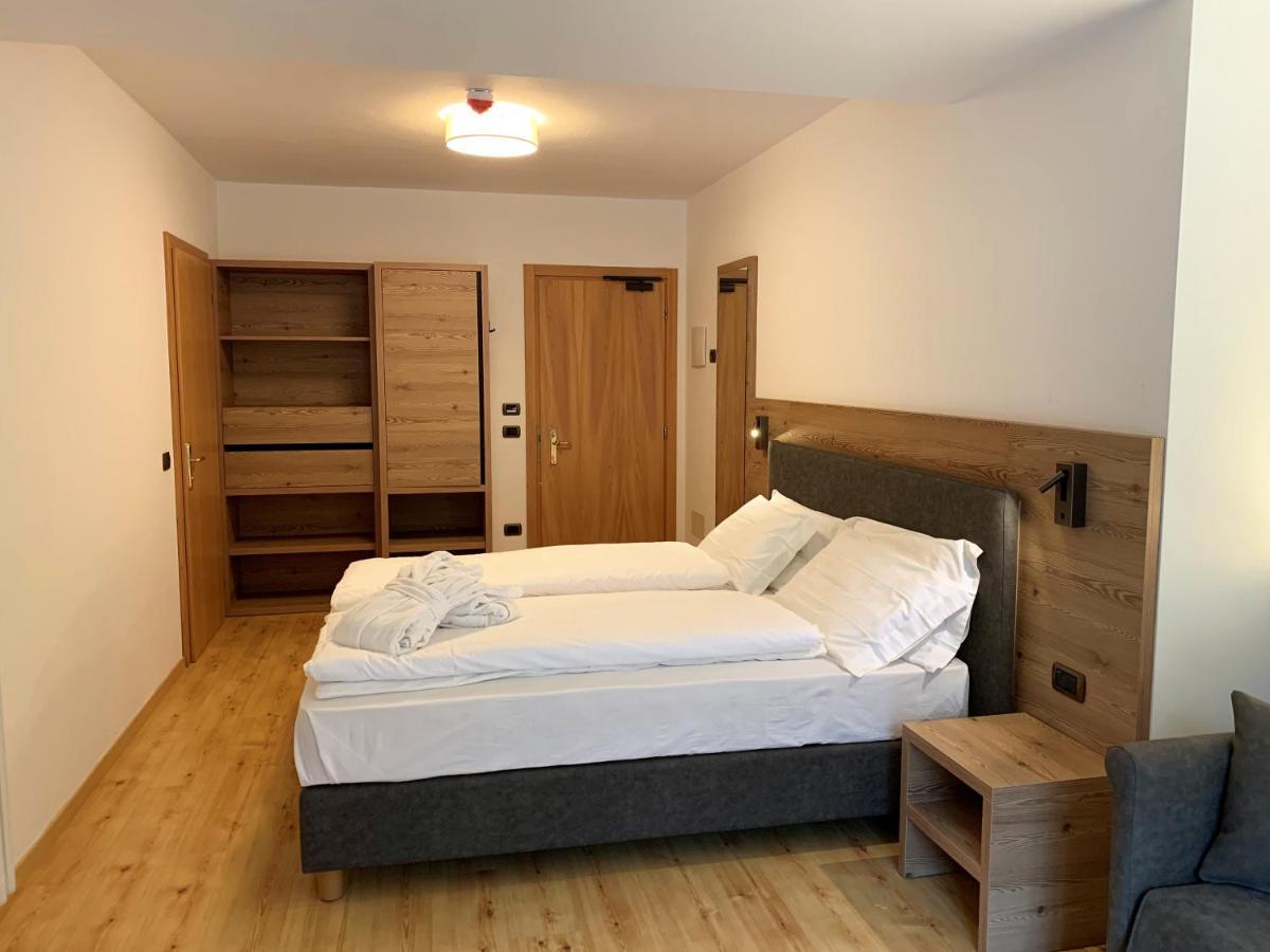 Hotel Miravalle Soraga Bagian luar foto