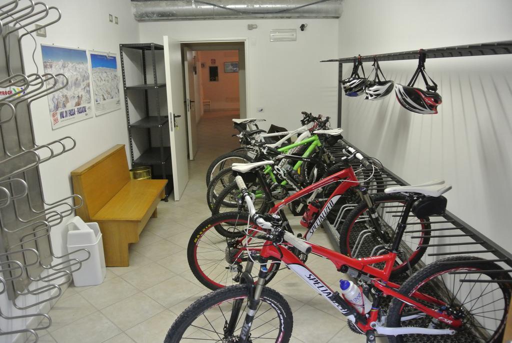Hotel Miravalle Soraga Bagian luar foto