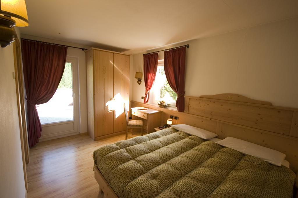 Hotel Miravalle Soraga Bagian luar foto