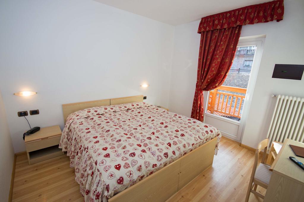 Hotel Miravalle Soraga Bagian luar foto