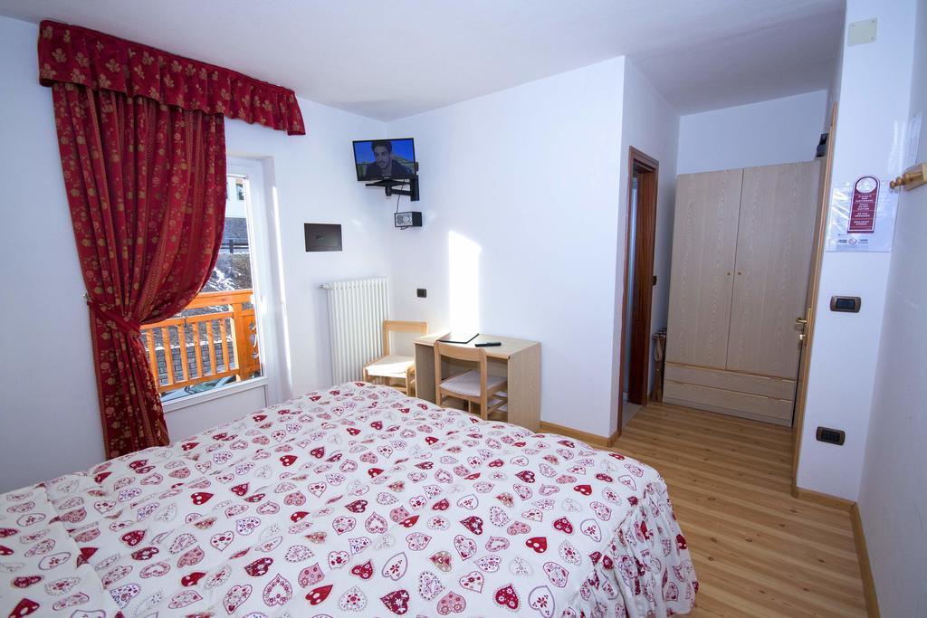 Hotel Miravalle Soraga Bagian luar foto