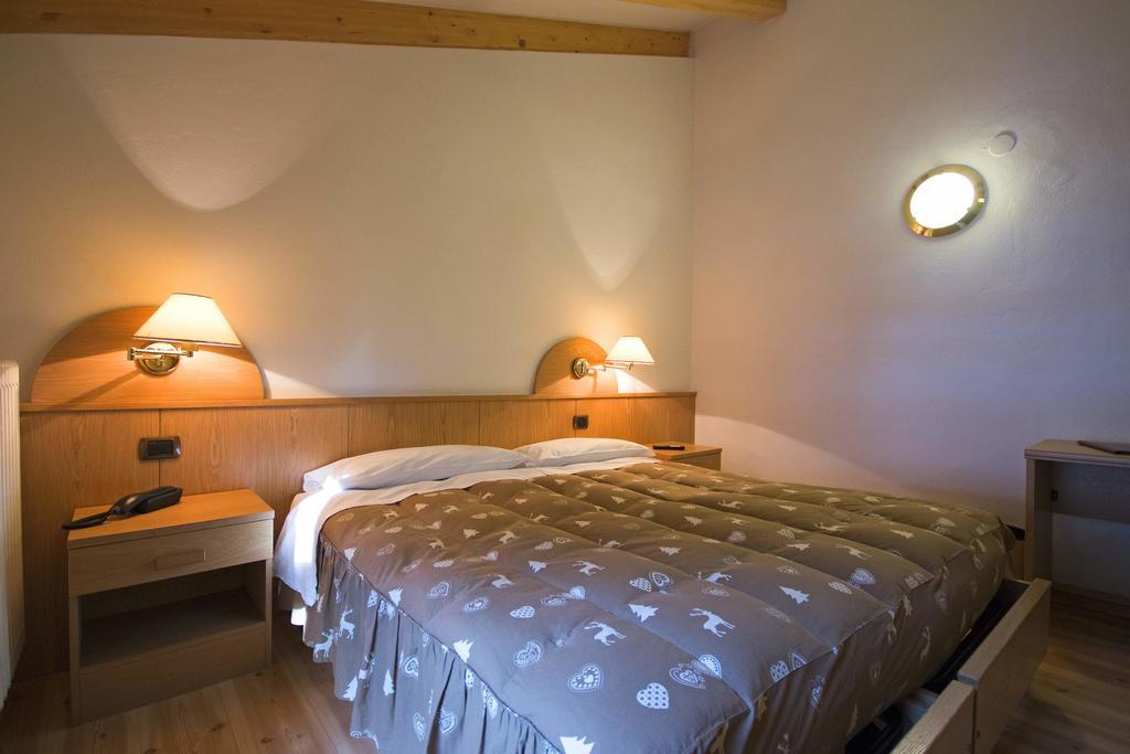 Hotel Miravalle Soraga Bagian luar foto