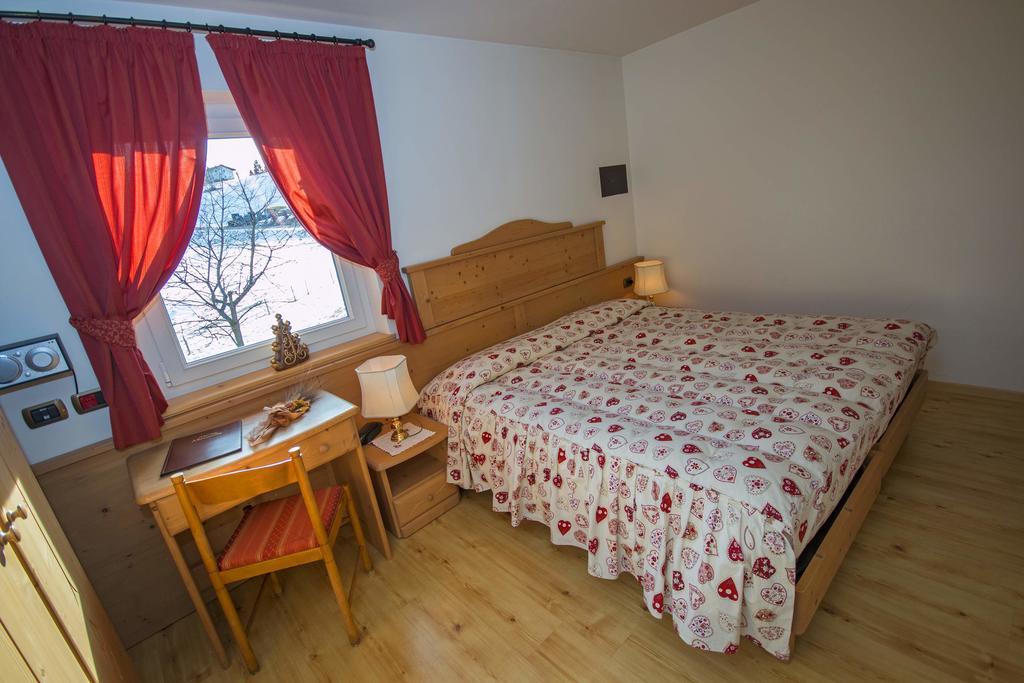 Hotel Miravalle Soraga Bagian luar foto