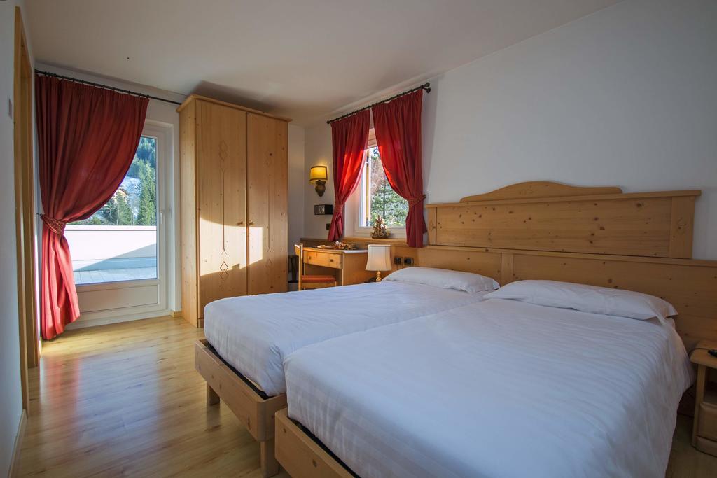 Hotel Miravalle Soraga Bagian luar foto