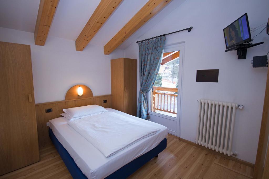 Hotel Miravalle Soraga Bagian luar foto